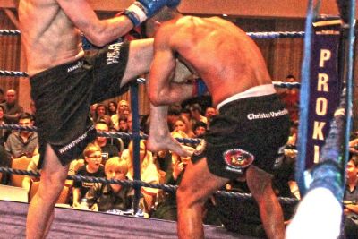 Johnny Swift Smith fire a Knees to  Christos Venizelou (Cyprus) At the Stormont Hotel Saturday 23rd Feb 2019