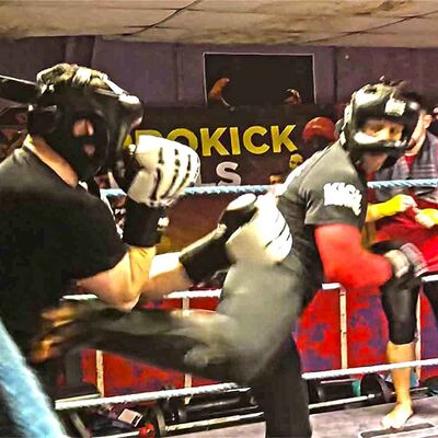 Saturday 27th JAN sparring between Rafa Del Toro fires a back kick to Johnny Smith