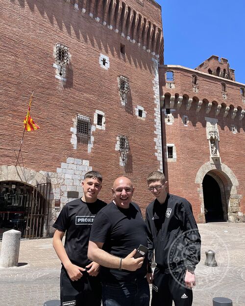 Pictured with promoter, Christophe Errera. This will be Jay Snoddon’s third outing this year whilst teammate 15 year-old Gary Lynch will have his second and his International debut at the Parc Des Expositions