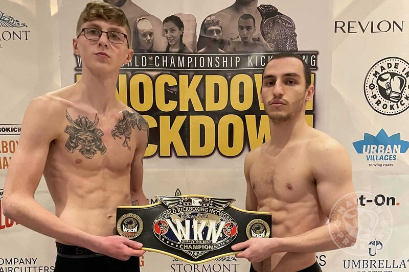 Weigh-in done. Ranieri Cingolani and Jay Snoddon, the pair will contest for the WKN European Featherweight Title 60.3KG/132.9LB. Both hitting 59.6kg