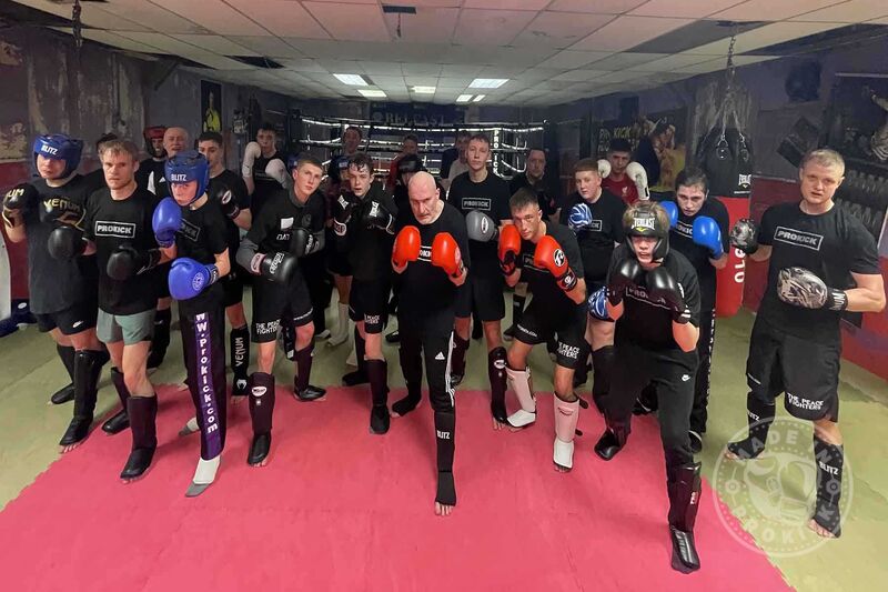 An all new #ProKick #sparringcourse kick-off TONIGHT 25th Feb 2022 - The sparring class is a mixed level class with beginners and members who have completed several sparring courses who recently finished.