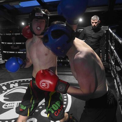 Fionn Heslin (TopPro Carlow) putting Gary Lynch under pressure. The two teens fought under K1-Style Rules over 3x2 Min Rounds at 72.kg