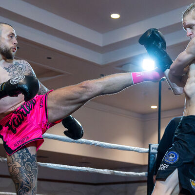 James Braniff from Northern Ireland is fighting Brent Spiteri from Malta at the Stormont Hotel in Belfast. The fight begins with Spiteri landing a round kick to Braniff's midsection.