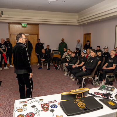 Billy Murray conducts Weigh ins