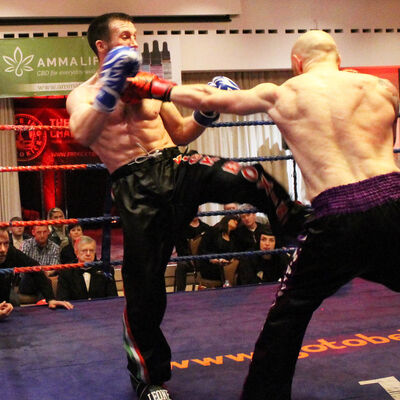 Matthew shoots a Jab off against Thomas Poullain (Switzerland) at the Stormont hotel