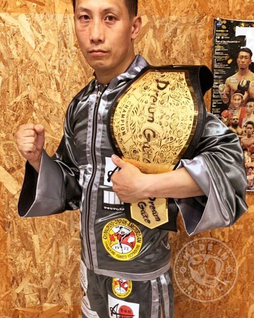 Sone’s record stands at 25 fights 15win with 5 by KO, 8 lose and 2 draws - he also has an MMA professional record of 17 fights,10 wins and 5 of those wins by KO. He holds the Dream Gate 68kg championship.