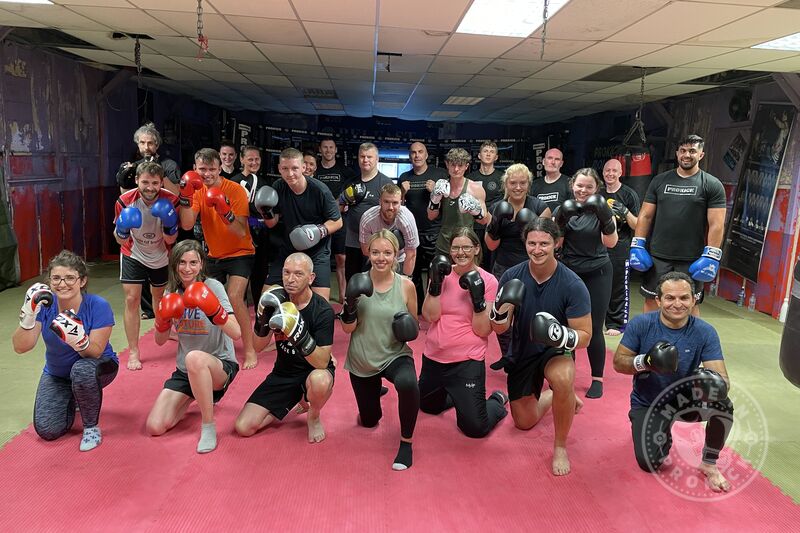 Firstly, a big-up to all the new starts who finished the six-week course in style tonight Tuesday 20th July. The class were put through a tough basic pad session with the help of some ProKick senior members under the direction of head coach #BillyMurray