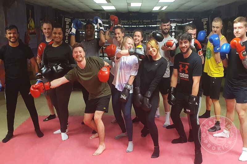 Finished 6 Week At ProKick - It all happened last night Monday 25th October at 8pm. The class were put through their paces, recapping what was learnt over the last 5 weeks, finishing with a basic glove session,