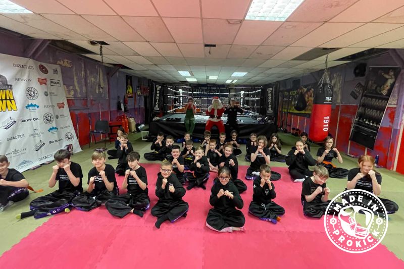 Kids 11am Class - Saturday 18th Dec at the ProKick Gym in Belfast - This time Santa brought one of his trusted helpers with him, ‘Elf’. Before Santa said goodbye he asked all the children to be in bed early for their parents on Christmas Eve.
