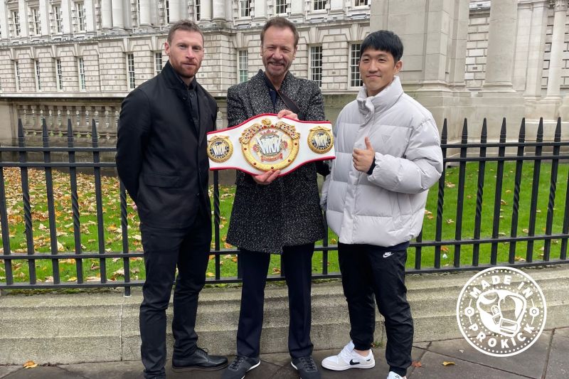 L-R Sunghyun LEE, with promoter Billy Murray meet with  N,Ireland's top professional kickboxer, Johnny ‘Swift' Smith at the Belfast City Hall yesterday
