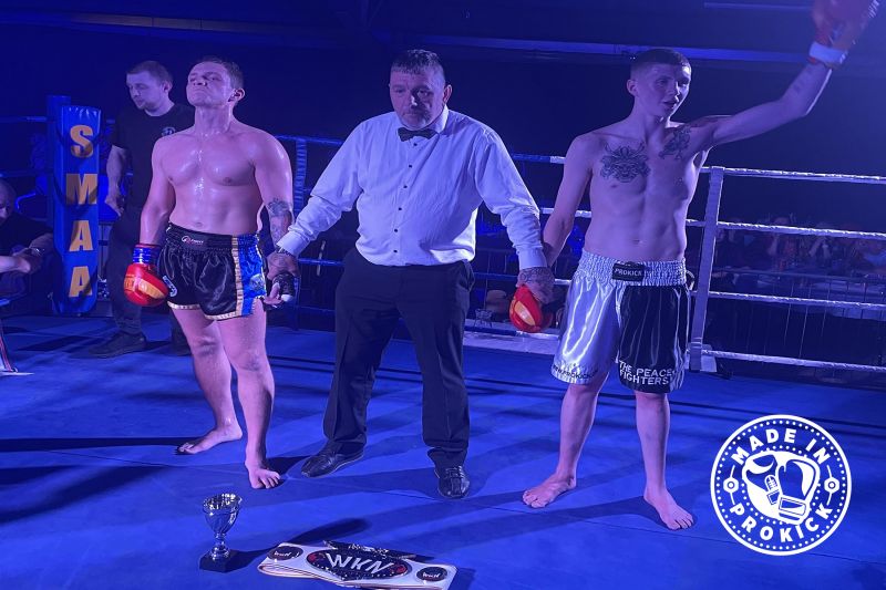 Jay Snoddon is the New WKN 64kg champion - It only took into the second round of a scheduled five before Snoddon's game-plan came into affect as he chopped the legs of Scotland's Shane Weir.