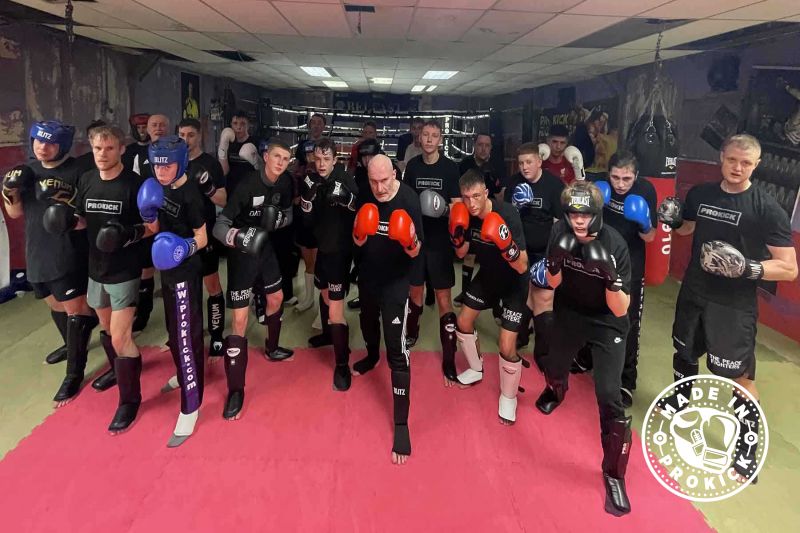 An all new #ProKick #sparringcourse kick-off TONIGHT 25th Feb 2022 - The sparring class is a mixed level class with beginners and members who have completed several sparring courses who recently finished.