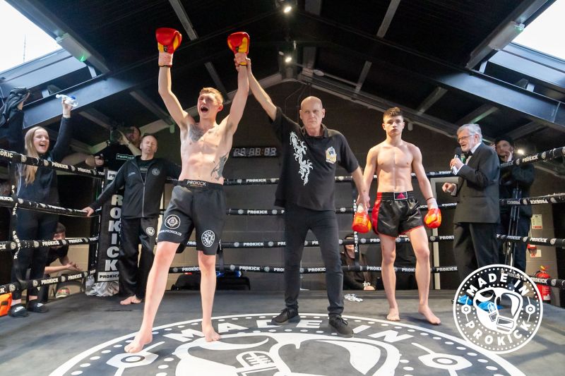 Snoddon wins first fight in the Pro ranks