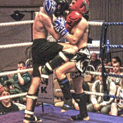 Charalambous started quickly with strong kicks to Snoddon’s body & legs, however the ProKick young star soon settled into the fight and displayed a range of shots that slowed down his opponent. Jay lands a good Knee Strike